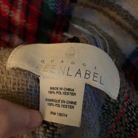 Classic plaid blanket scarf - Picture 4 of 4